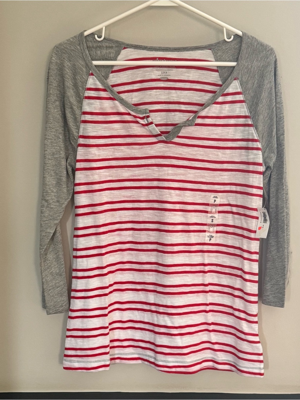 Old Navy Red and White Striped V-Neck Vintage Baseball Tee Sz Small